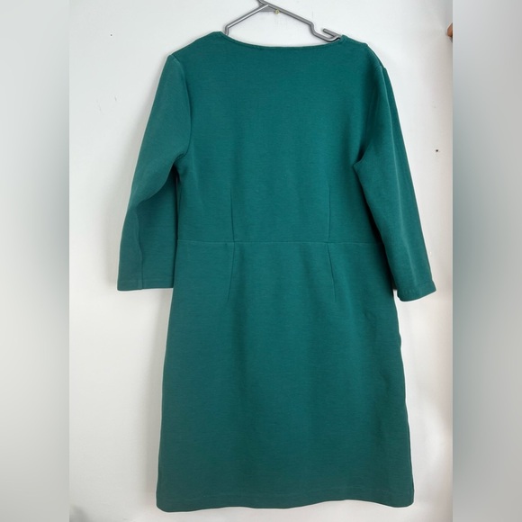 Elegant Green V-Neck Dress - Picture 2 of 4